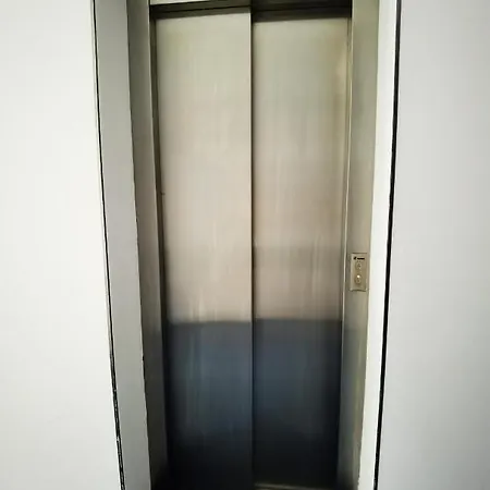 F 207 Del Sol - просторно студио с кухня и паркомясто דירה