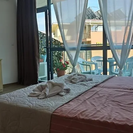 F 207 Del Sol - просторно студио с кухня и паркомясто