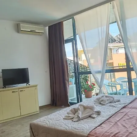 F 207 Del Sol - просторно студио с кухня и паркомясто * פרימורסקו