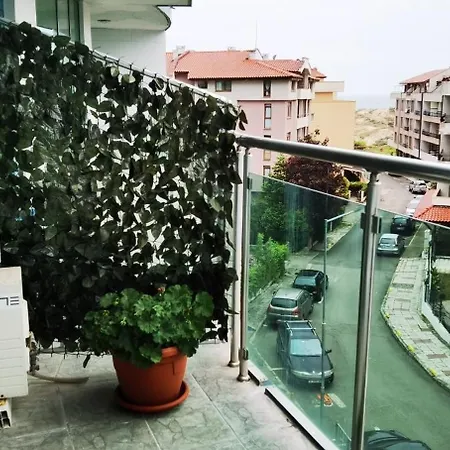 F 207 Del Sol - просторно студио с кухня и паркомясто