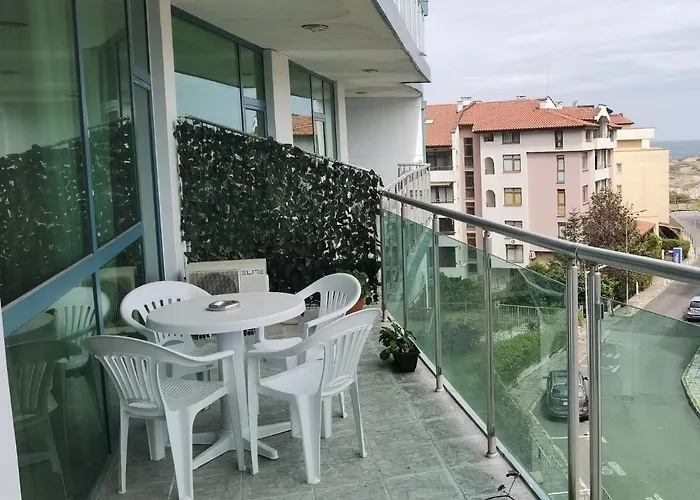 Апартамент F 207 Del Sol - просторно студио с кухня и паркомясто Приморско