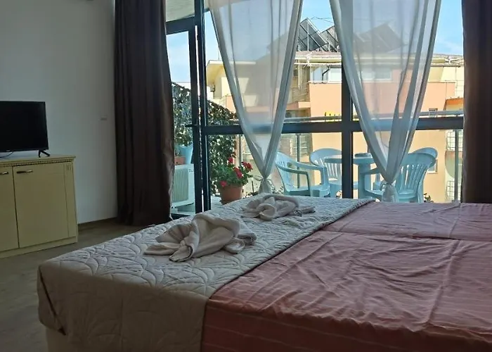 F 207 Del Sol - просторно студио с кухня и паркомясто