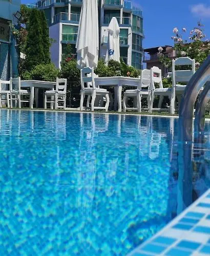 F 207 Del Sol - просторно студио с кухня и паркомясто