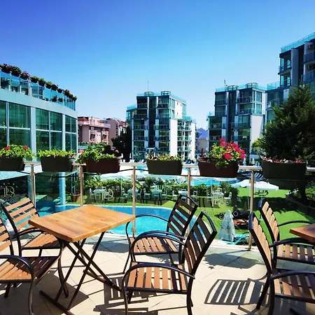 F 207 Del Sol - просторно студио с кухня и паркомясто Apartament Primorsko