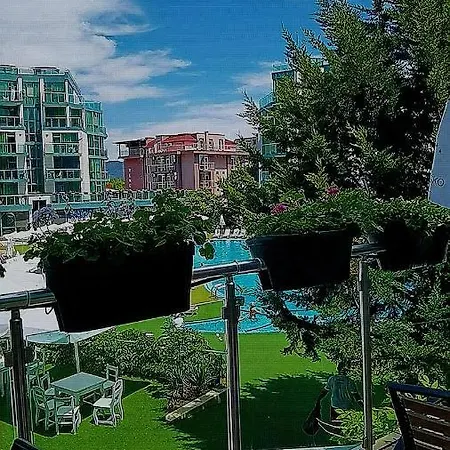 Lägenhet F 207 Del Sol - просторно студио с кухня и паркомясто *