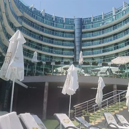 F 207 Del Sol - просторно студио с кухня и паркомясто Apartmán