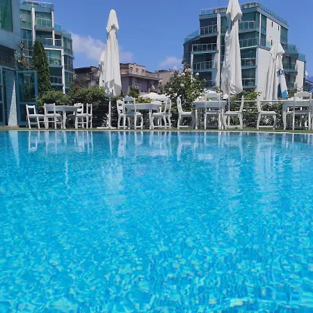 F 207 Del Sol - просторно студио с кухня и паркомясто Πριμόρσκο