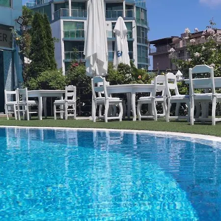 F 207 Del Sol - просторно студио с кухня и паркомясто Διαμέρισμα