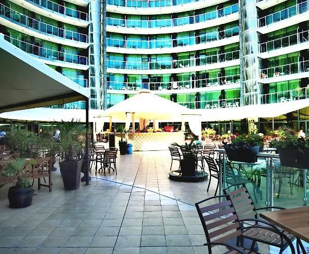 F 207 Del Sol - просторно студио с кухня شقة *