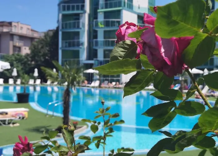 شقة F 207 Del Sol - просторно студио с кухня *